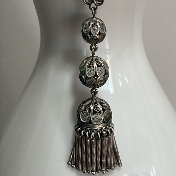 Silver vintage  beautifully detailed dangle earrings. - Picture 4 of 4